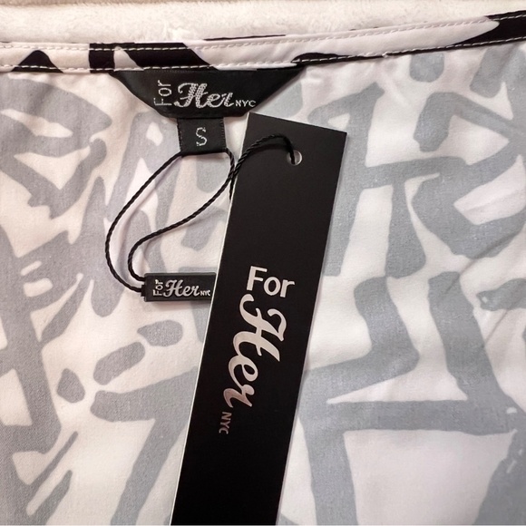 #A024   For Her NYC  Black & White Off-Shoulder Peplum Top  Size S  NWT - Picture 8 of 13